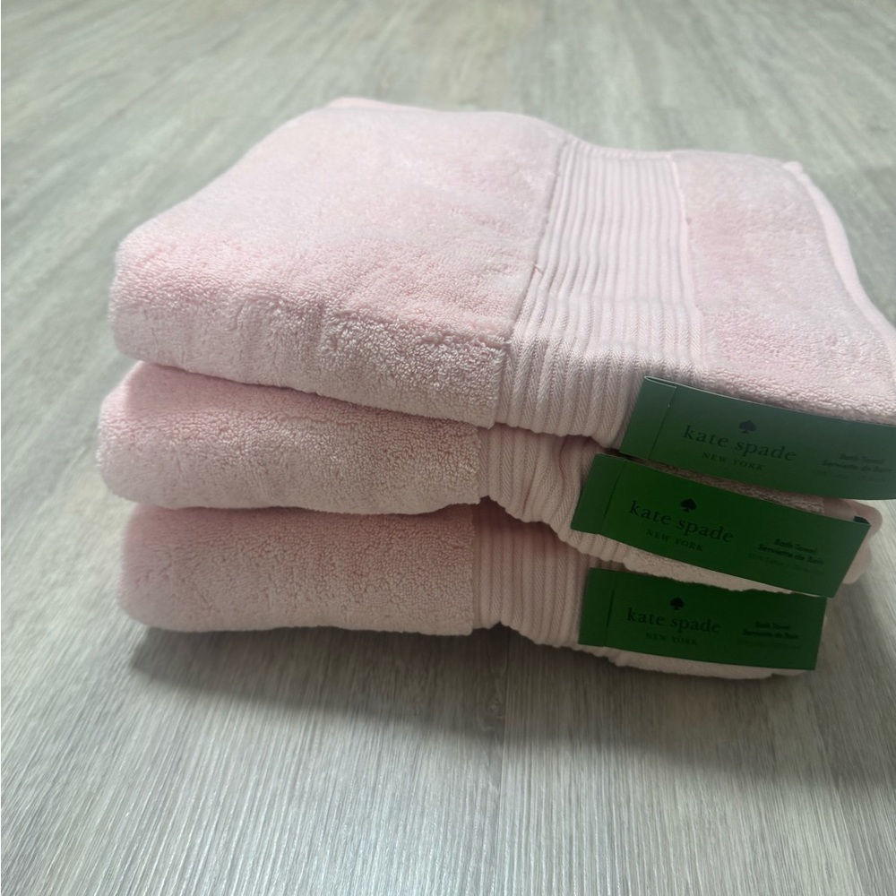 1 Kate Spade Pink Towel
